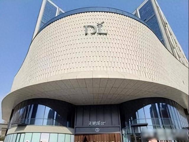 三千网红破解版（作茧自缚售卖4万元玉石实际价值仅值3000多）