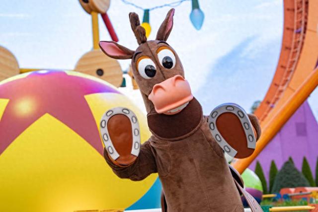 全新迪士尼朋友小马红心将首次亮相上海迪士尼度假区！马年新“皮肤”、年味大餐等即将上新