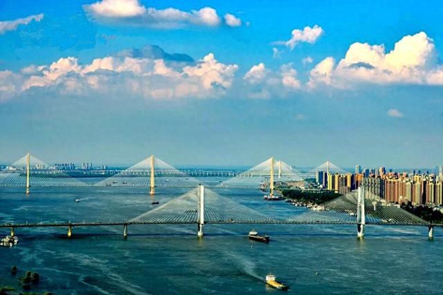 为什么说武汉是一座既有江湖大气；又有市井浪漫的美丽城市呢？