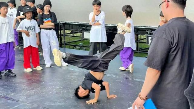 长假尾声仍火热鹊山生态文化区巧打“年轻牌”，让“流量”变“留量”