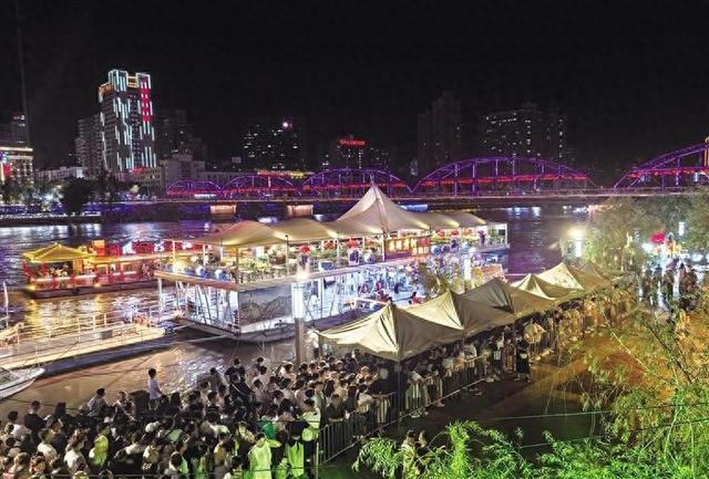 霓虹贯黄河 清凉引客来