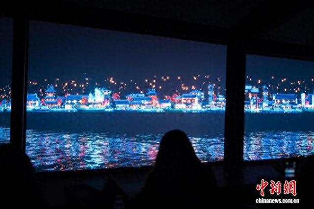 （活力中国调研行）浙江绍兴：吴越文化水上剧场激发夏日夜经济活力