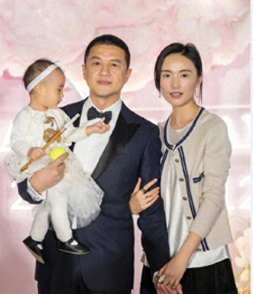 李亚鹏海哈金喜官宣离婚：孩子跟随母亲生活，由双方抚养