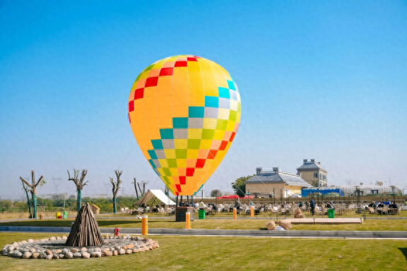 《湖北公路信息速递》| 从“过客点”到“家驿站”，湖北高速服务区变“微度假地”