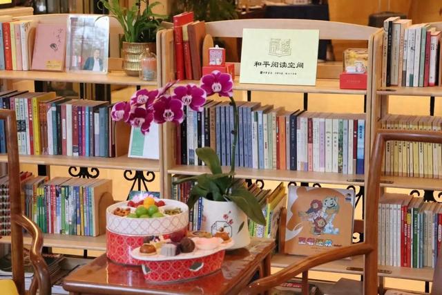 老牌宾馆玩跨界！联手中华书局，大堂变书香打卡地→