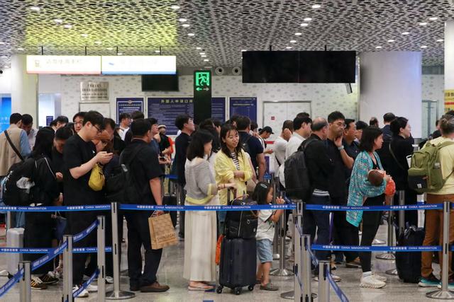 深圳机场免签入境外国人数量增长超151.5%