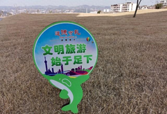 退休自驾游，这10种作死行为千万别碰！轻则挨骂，重则直接轰走！