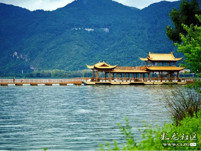 打卡东风坝开合浮桥