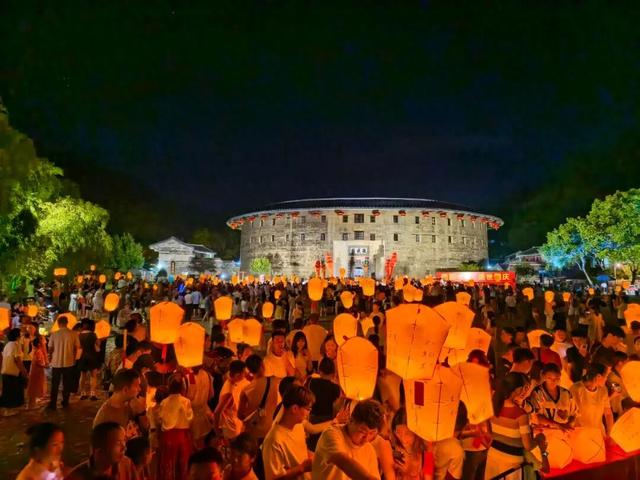 奋勇争先 出彩永定丨永定土楼以文化创新擦亮世遗名片