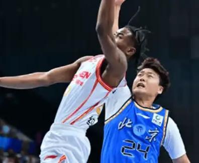 狂轰44+4+9！首钢双枪无解模式，顶薪中锋4中0，不如老将砍8+8！