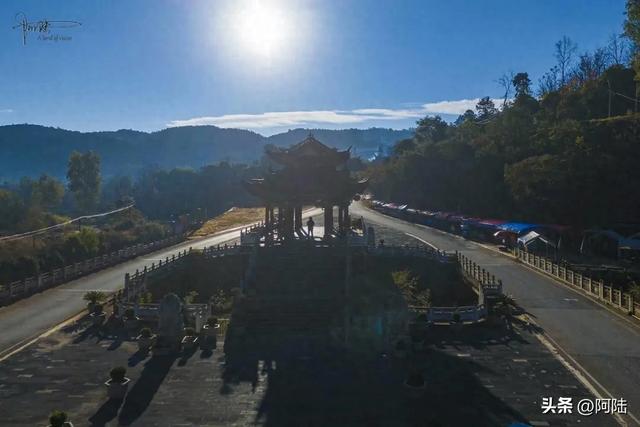 借明代古桥“洗心”悟禅,悄然感受大理鸡足山的名不虚传