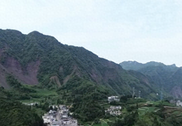 果立普村（上）：奇山异水故事多