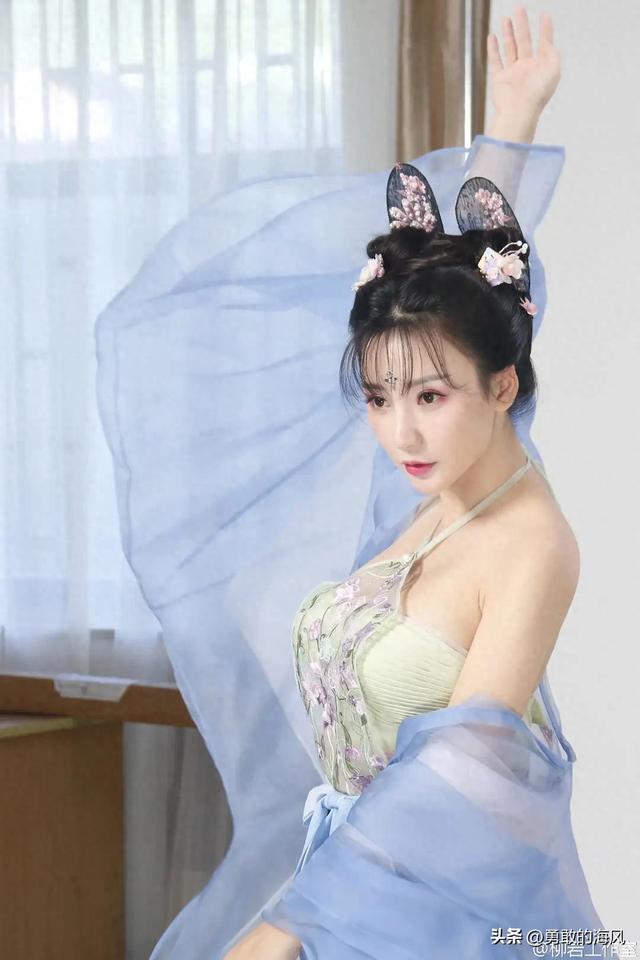 徐州第一美女？曹斐然，毕业于解放军艺术学院舞蹈系，美到穷词。
