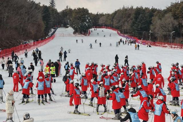 速预约！吉林娃雪假福利：净月潭景区免首道门票，免费滑雪3小时！