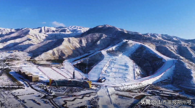 朔州：雪后初霁风景美 游客畅滑欢乐多