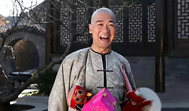 和珅出上联：三斤四两五花肉，纪晓岚巧对下联，和珅听后直接下跪