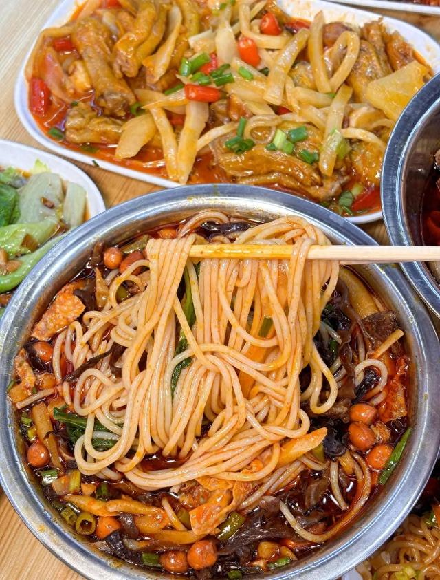 "广西四大硬核魅力：好水长寿美食，彩礼低姑娘美"