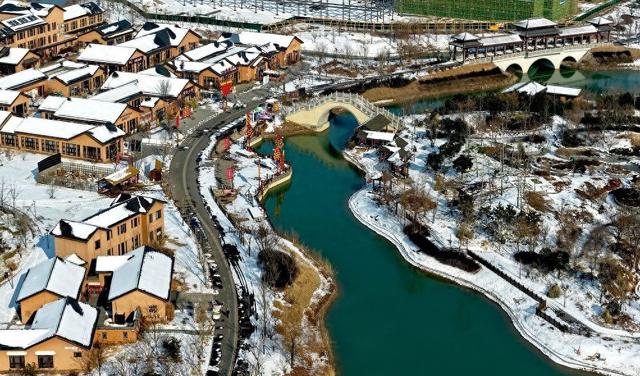 亳州华佗百草园雪景如画