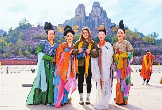 240小时过境免签政策实施一年 世界深度“种草”河南游