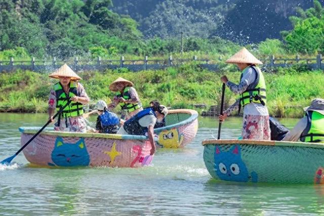 继“窝囊漂”休闲漂激情漂之后，桂林“簸箕漂”也出圈了
