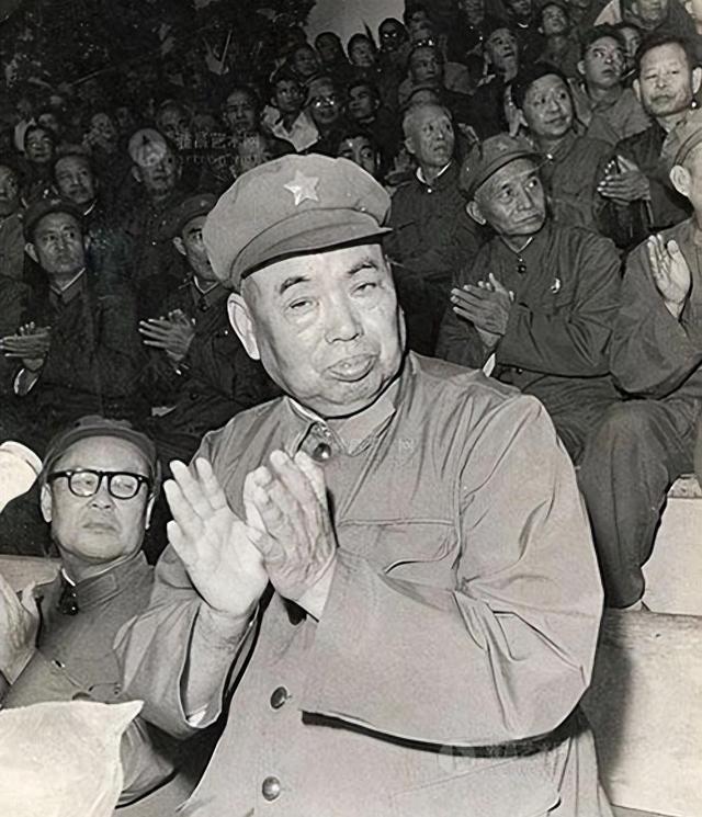 80年华国锋来南京，许世友称病不见，晚年许评价：华同志耳根子软