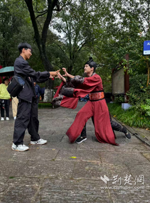 借“襄荆高铁”东风 古隆中景区沉浸式“剧情”引客来