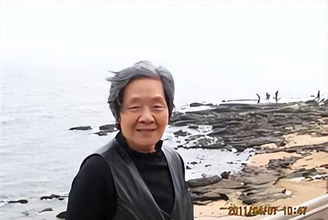 她21岁嫁叶剑英，今96岁身体硬朗，儿子是保利高管，女儿是董事长