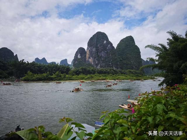 桂林阳朔旅游，路边停租赁的两轮电驴都要被当地人收费，该整治了