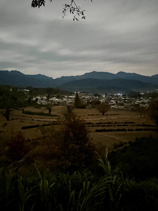 等待日出（黟县宏村镇卢村与奇墅湖）