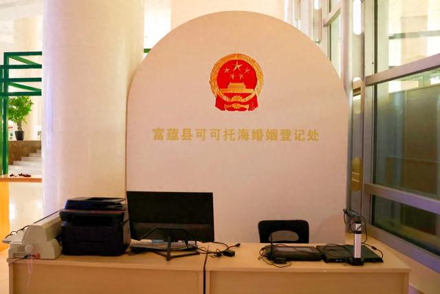 在可可托海领证:让山河成为爱情的见证者 | 见证每一句 “我愿意”