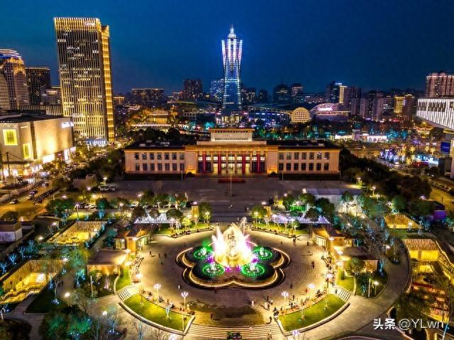 武林广场杭州最繁华的地方，吃喝玩乐一键搞定！