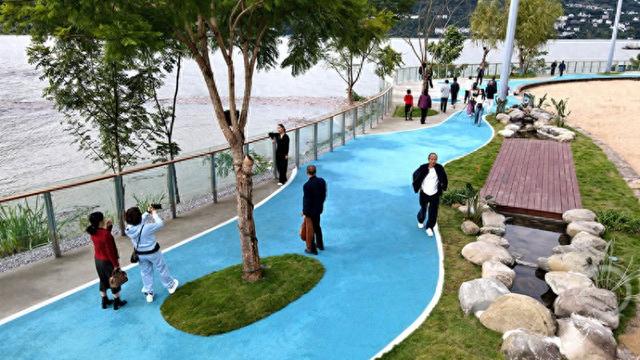 云阳阳光沙滩焕新升级 滨江盛景引客来