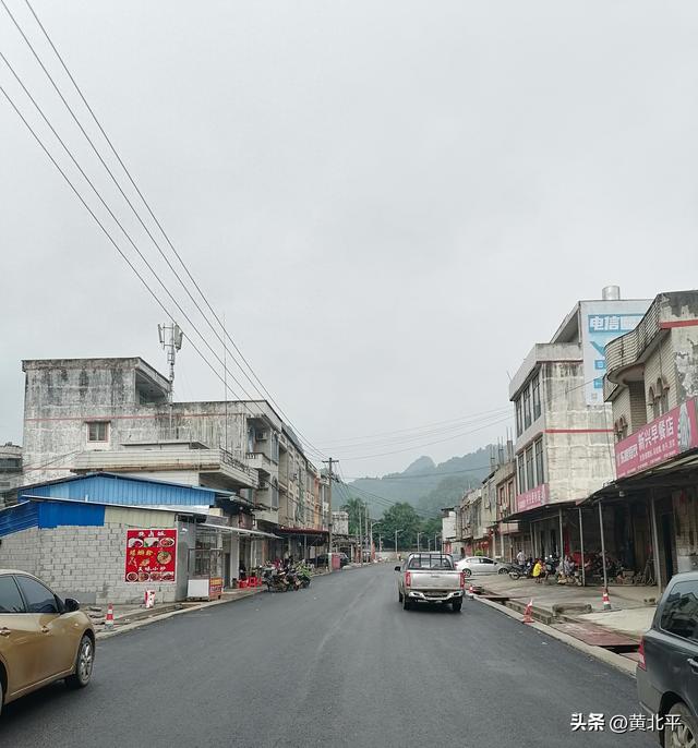 广西百色靖西市与越南交界的新兴街，边境街上的小吃卷粉真好吃