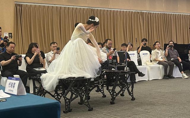 机器人艺术如何与科技融合创新？两校师生展示艺术科技作品