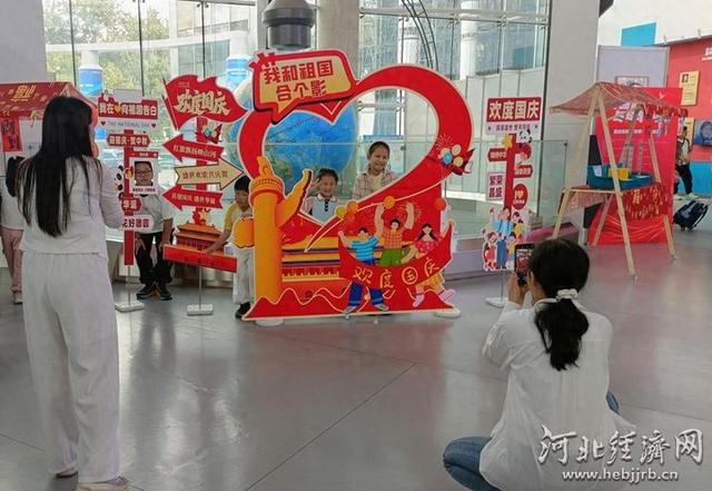 河北省科技馆国庆科普热力全开 趣味答题引爆知识狂欢