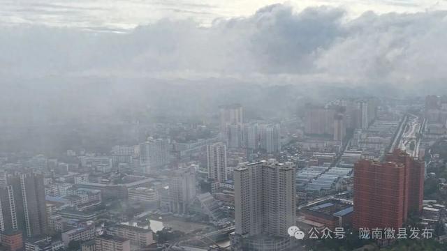 徽县:秋雨连绵 水墨映人间