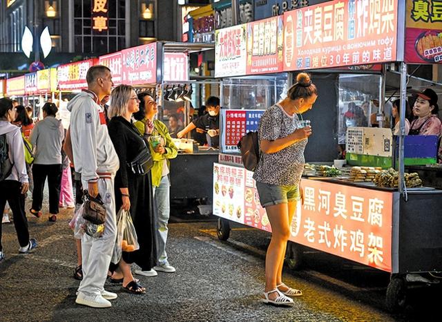 俄罗斯人，正在大量涌入中国，目的却不是旅游？