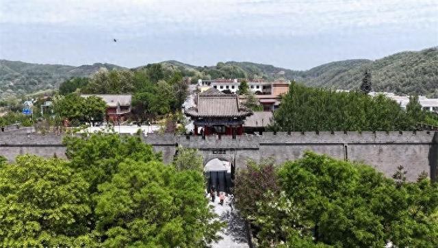 这才是5月陕西最值得去的小城！40万亩花海开爆，满城飘香！