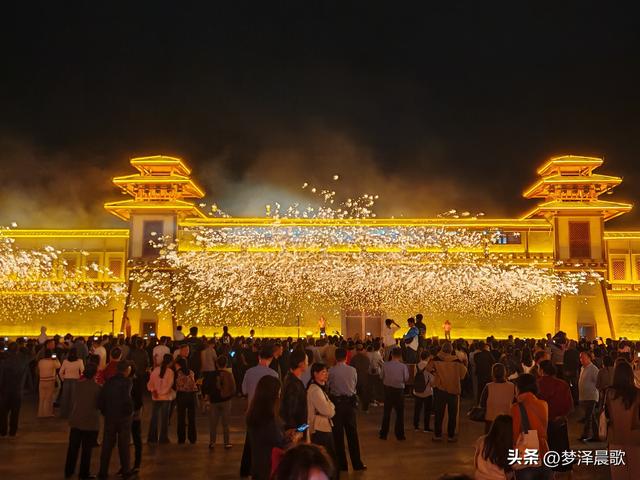铁火映山河 中俄共华章 云梦国庆夜空中绽放文明对话