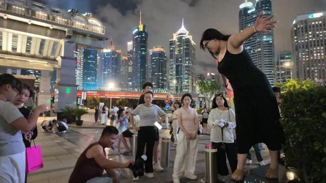 上海热门景点“野拍”卷土重来!有人叫好有人吐槽,背后有哪些风险?专家建议