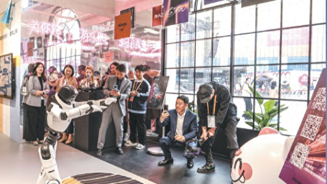 进博会上AI又火了！虹桥论坛热议AI赋能千行百业