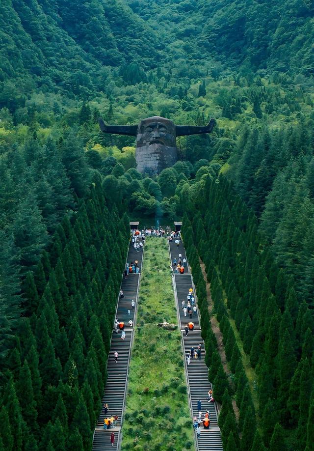 黄鹤楼、神农架、武当山等百家景区任你游，湖北大一新生可领免费旅游年卡