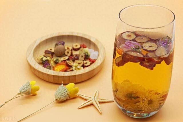 菊花枸杞红枣茶配方（一杯养生神茶菊花枸杞红枣茶的奇妙功效）