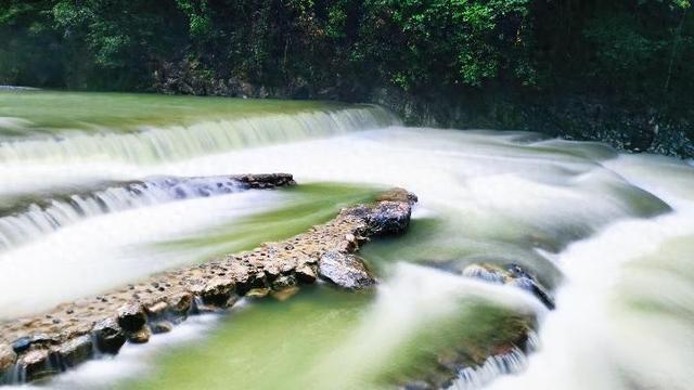 徽县嘉陵江峡谷群：碧水飞瀑入画来