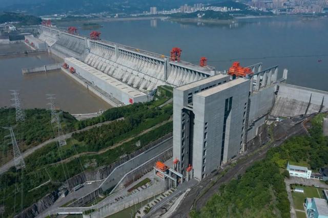 长江上的“超级电梯”：200万人次的高峡升降之旅