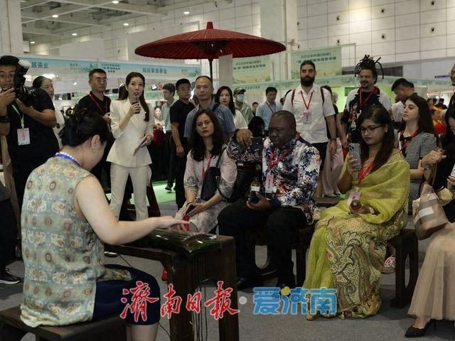 2025中国（济南）“泉·茶”国际文化艺术周启幕，泉韵茶香引中外宾客共赏