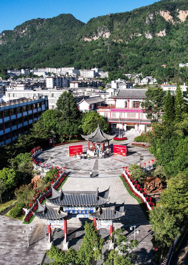 新时代中国调研行之文化中华｜探访云南普洱民族团结誓词碑