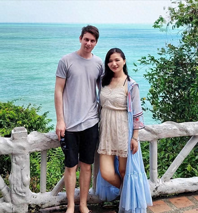 英国小伙爱上广东女孩，结婚后做上门女婿，继承老丈人全部资产
