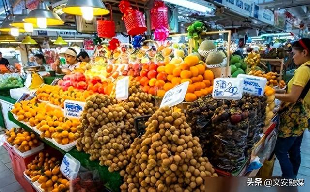 泰国大量水果腐烂，因为摊上的一句中文，中国游客：自己留着吧