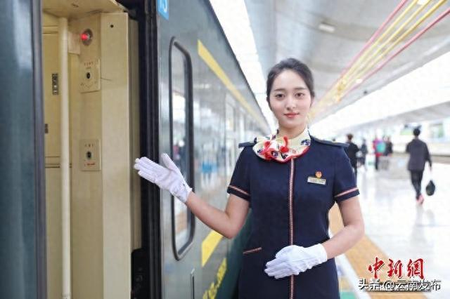 云南开行旅游列车牵手两座“千年古城”